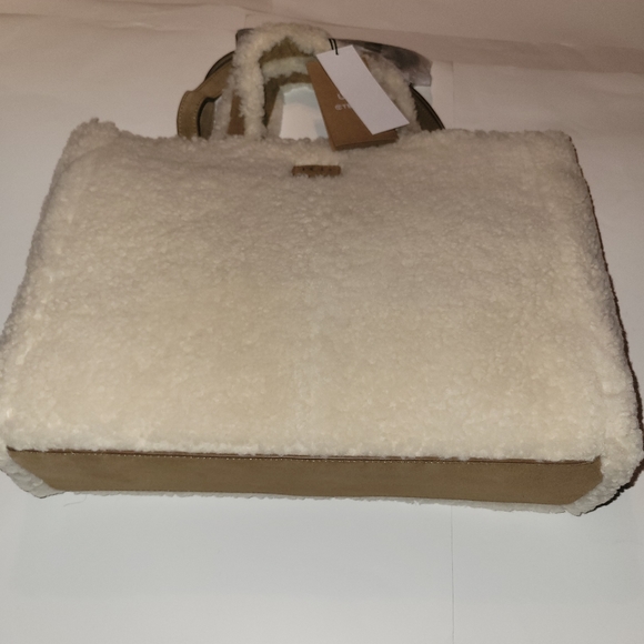 UGG x Telfar Medium Reverse Shearling Shopper Natural - Picture 11 of 16